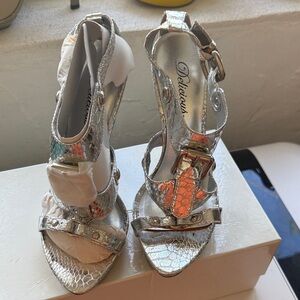 Delicious Brand Silver Metallic Platform Hi Heel Sandals, Size 7.